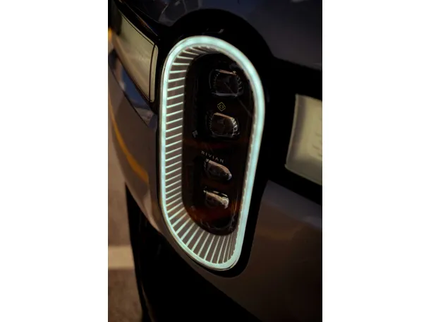 Car image 24
