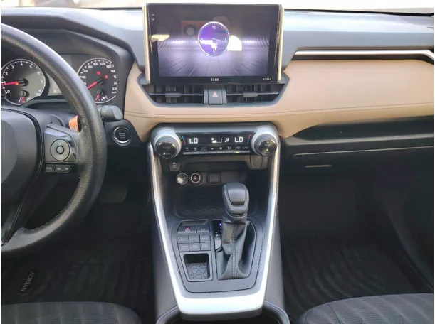 Car image 19