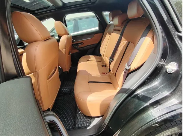 Car image 22