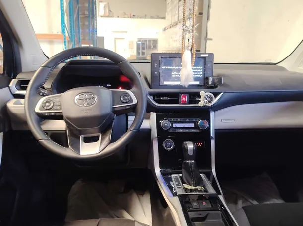 Car image 18