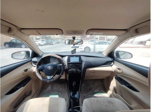 Car image 18