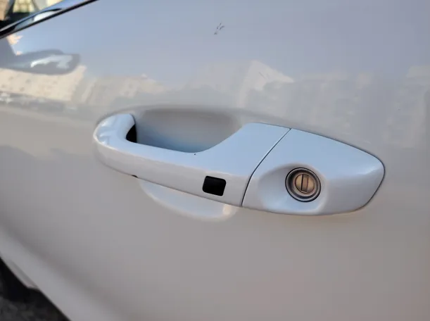 Car image 32