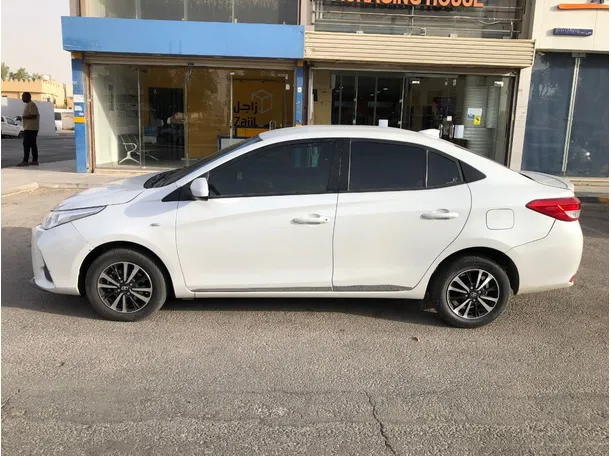 Car image 8
