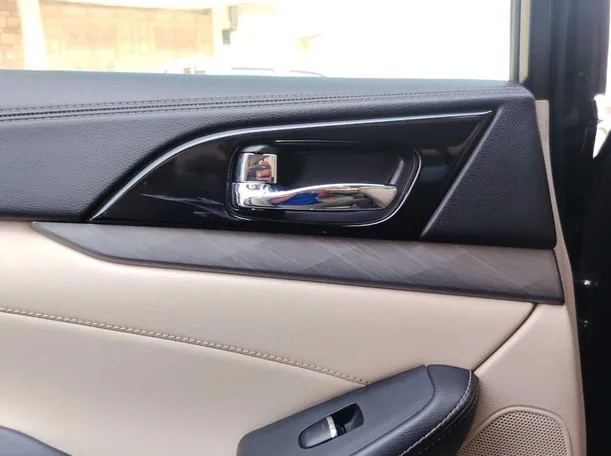Car image 27