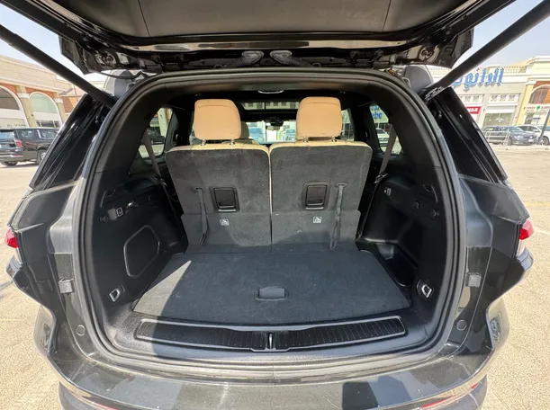 Car image 25
