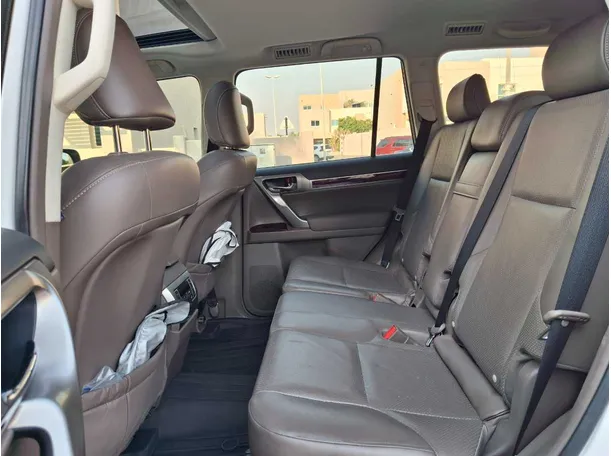 Car image 13