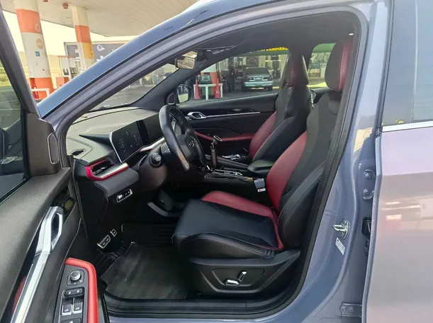 Car image 15