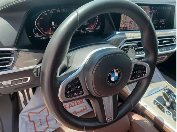 Car image 18