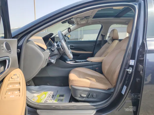 Car image 11
