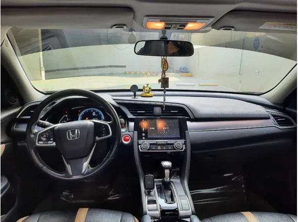 Car image 15