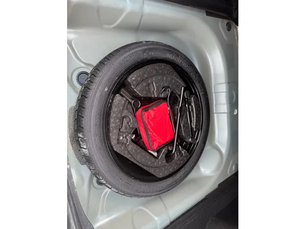 Car image 23