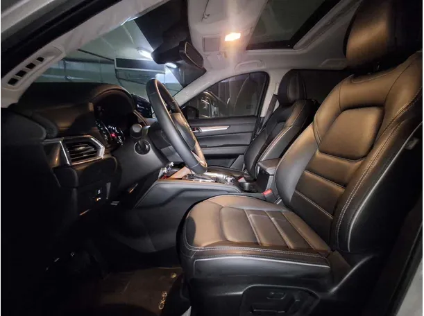 Car image 11