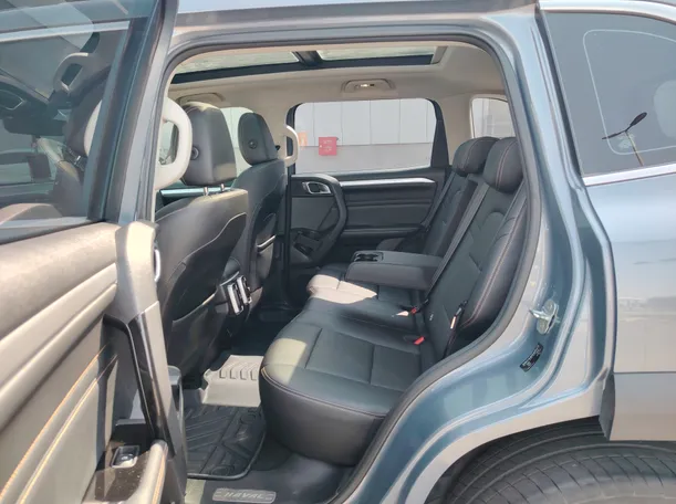 Car image 15