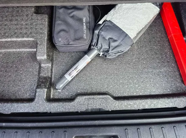 Car image 30