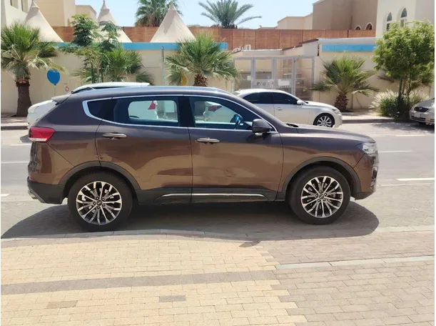 Car image 4