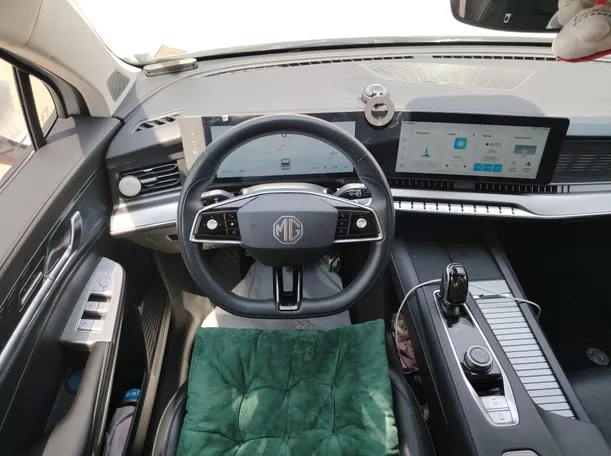 Car image 25