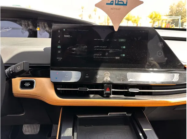 Car image 19