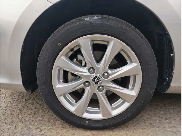 Car image 10