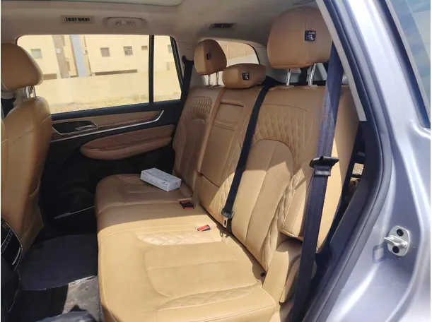 Car image 16