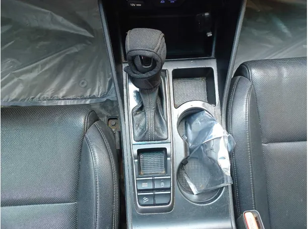 Car image 14