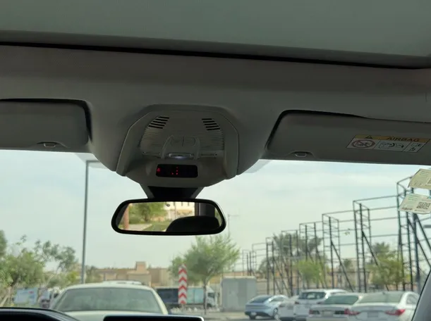 Car image 25