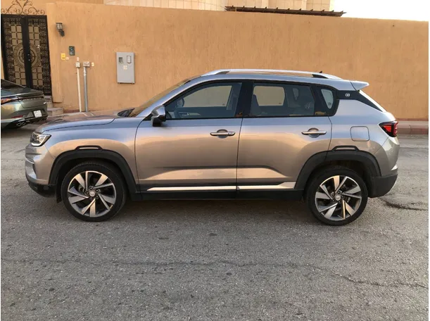 Car image 8