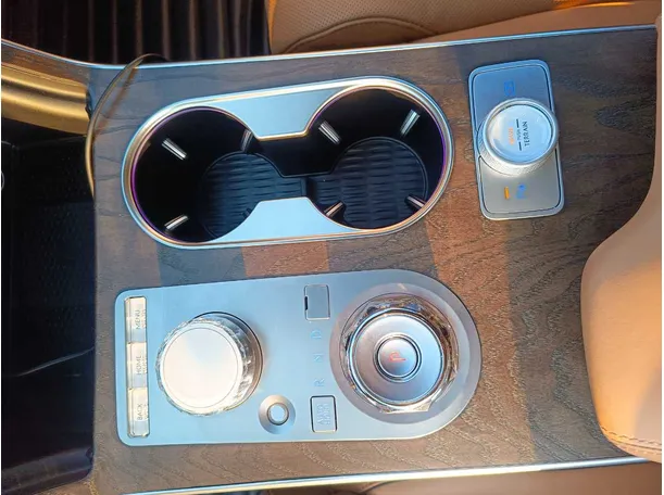 Car image 26