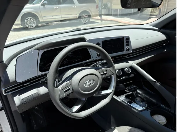 Car image 11