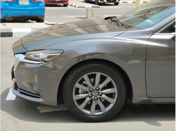 Car image 9