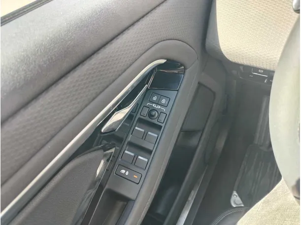 Car image 34