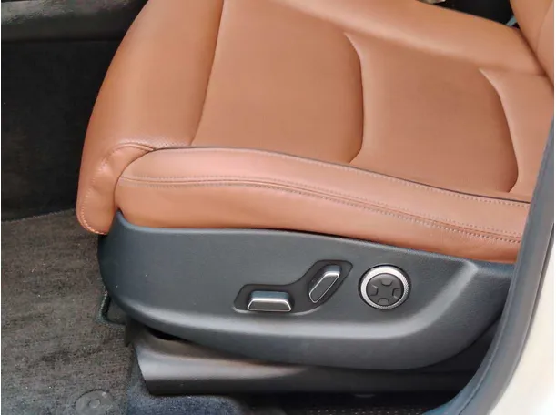 Car image 36