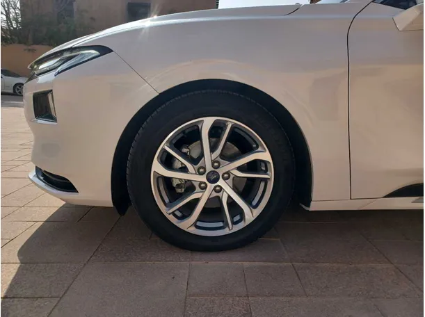 Car image 8