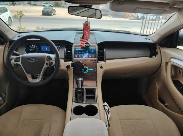 Car image 18