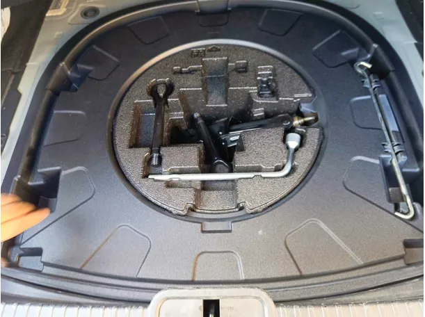 Car image 38