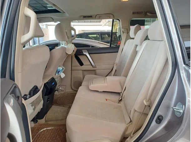 Car image 13