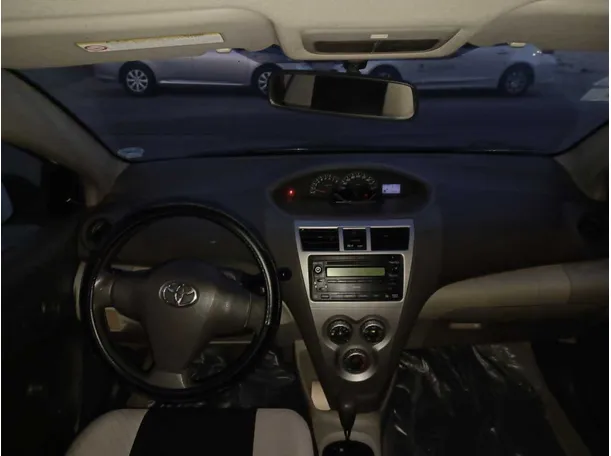 Car image 13