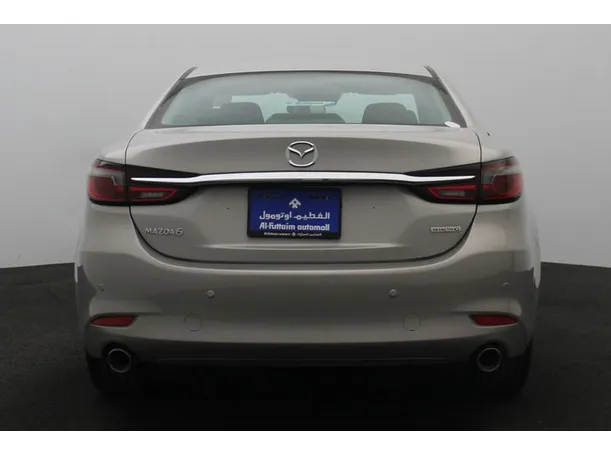 Car image 12