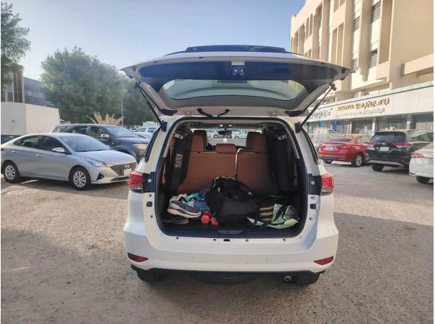 Car image 28
