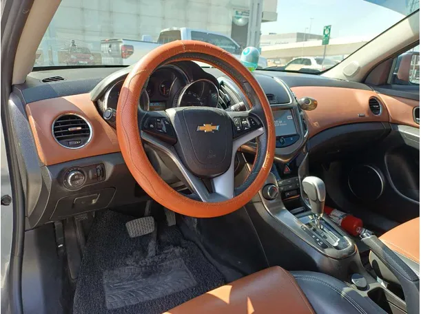 Car image 11