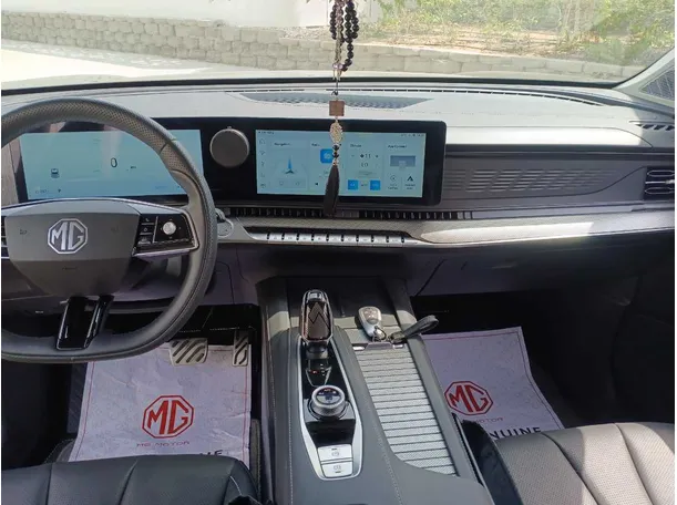 Car image 17