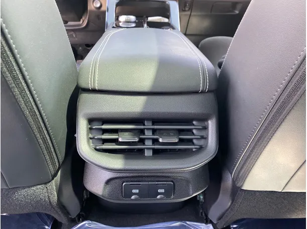 Car image 29