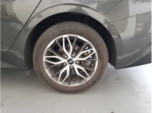 Car image 9