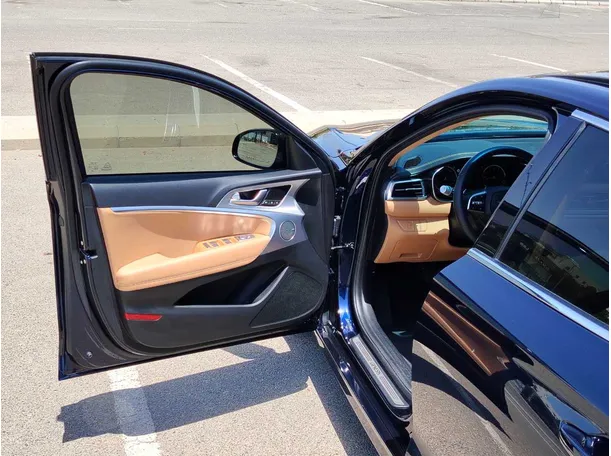 Car image 11
