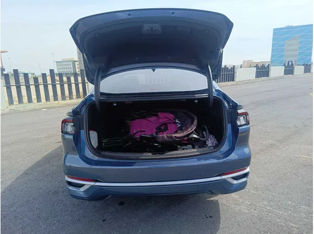 Car image 30