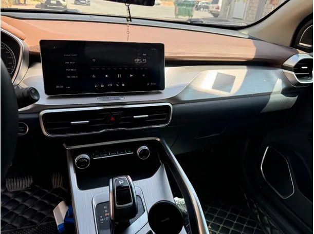 Car image 19
