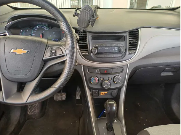 Car image 16