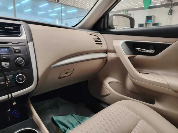 Car image 27