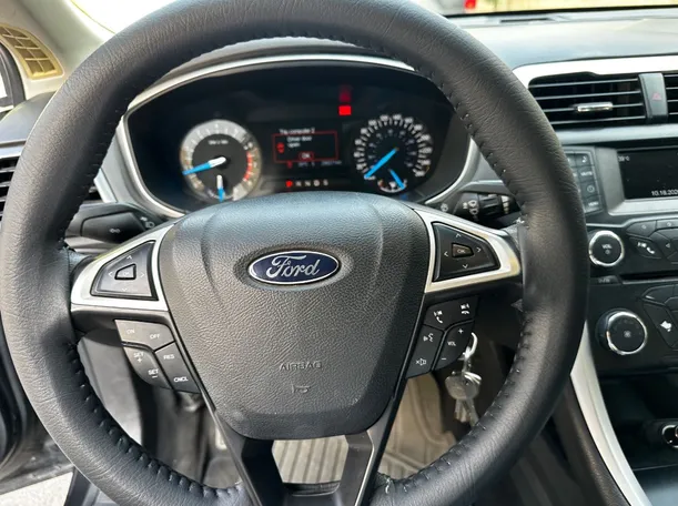 Car image 19
