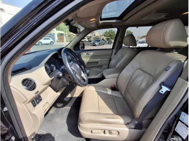 Car image 12