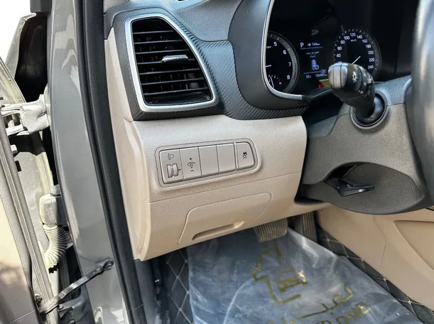 Car image 26
